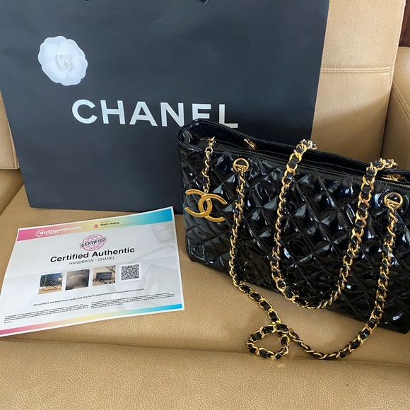 CHANEL Handbags - ❤️ Chanel EUC Vintage Patent Leather Mademoiselle Tote